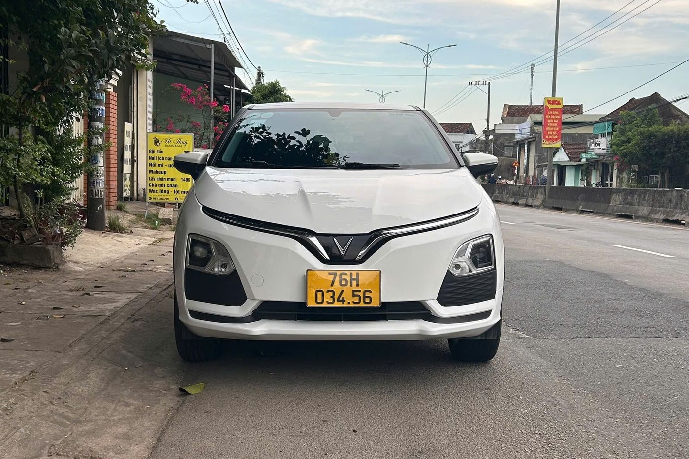 Xe Taxi Sông Vệ màu trắng biển 76H-034.56